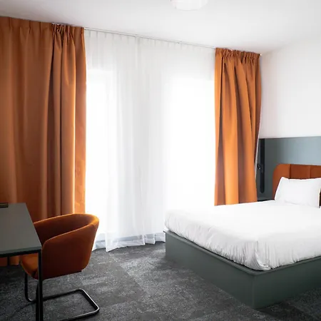 ホテル B&B Hotel Leszno