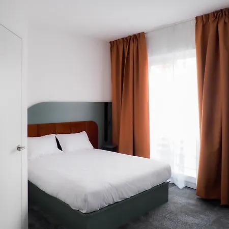 B&B Hotel Leszno ホテル 3*