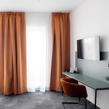 Готель B&B Hotel Leszno 3*