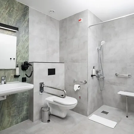 Hotel B&B Hotel Leszno 3*
